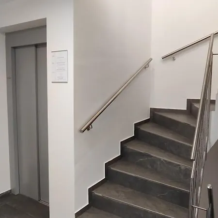 Seibel Doppel-zweibettzimmer Mit Kueche Und Wintergarten * Reutlingen