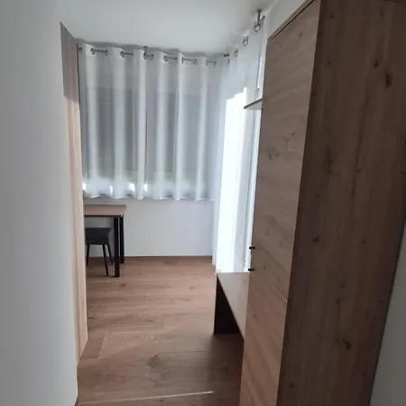 Seibel Doppel-zweibettzimmer Mit Kueche Und Wintergarten Reutlingen