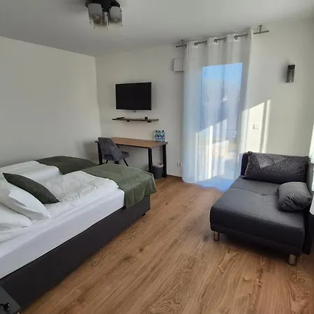 Seibel Doppel-zweibettzimmer Mit Kueche Und Wintergarten 로이틀링겐